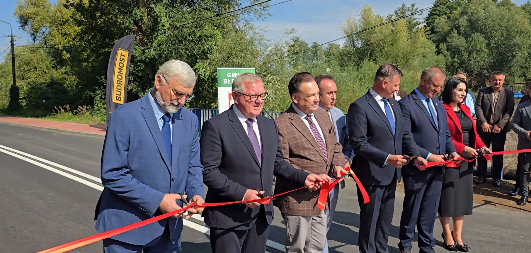 Więcej o: Inwestycje drogowe w Gminie Błędów zrealizowane!